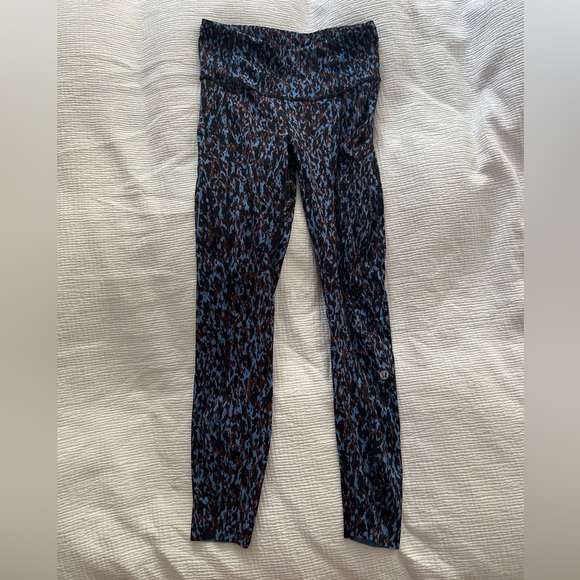 Lululemon Fast and Free 25 inch tight. Size 4. Blue and brown leopard print. - Picture 2 of 7